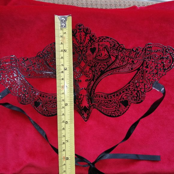 Metal die-cut mask - Picture 6 of 6